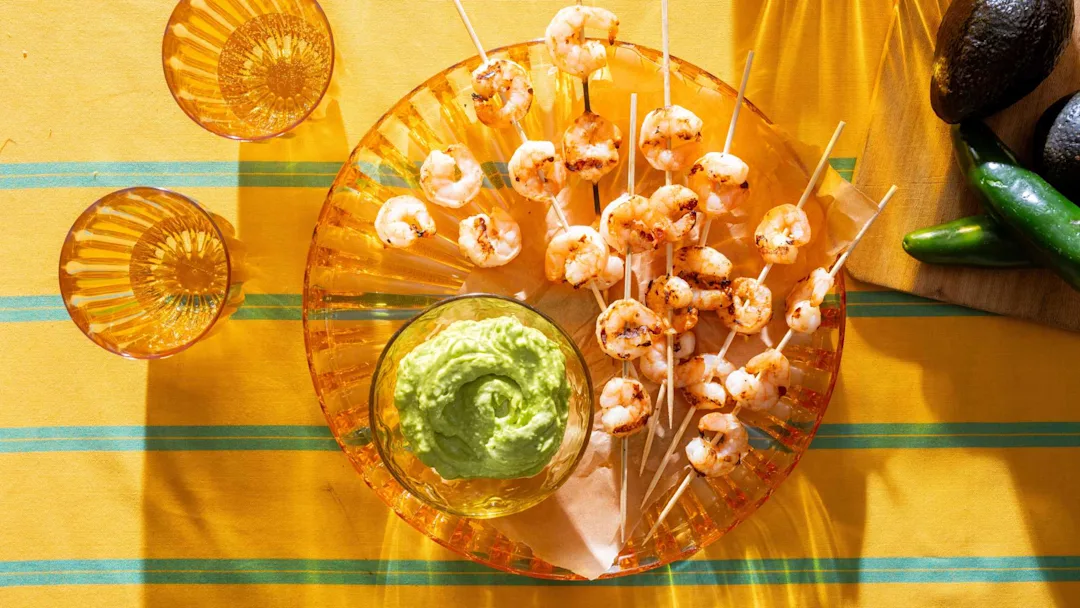 garlic-shrimp-with-avocado-dip