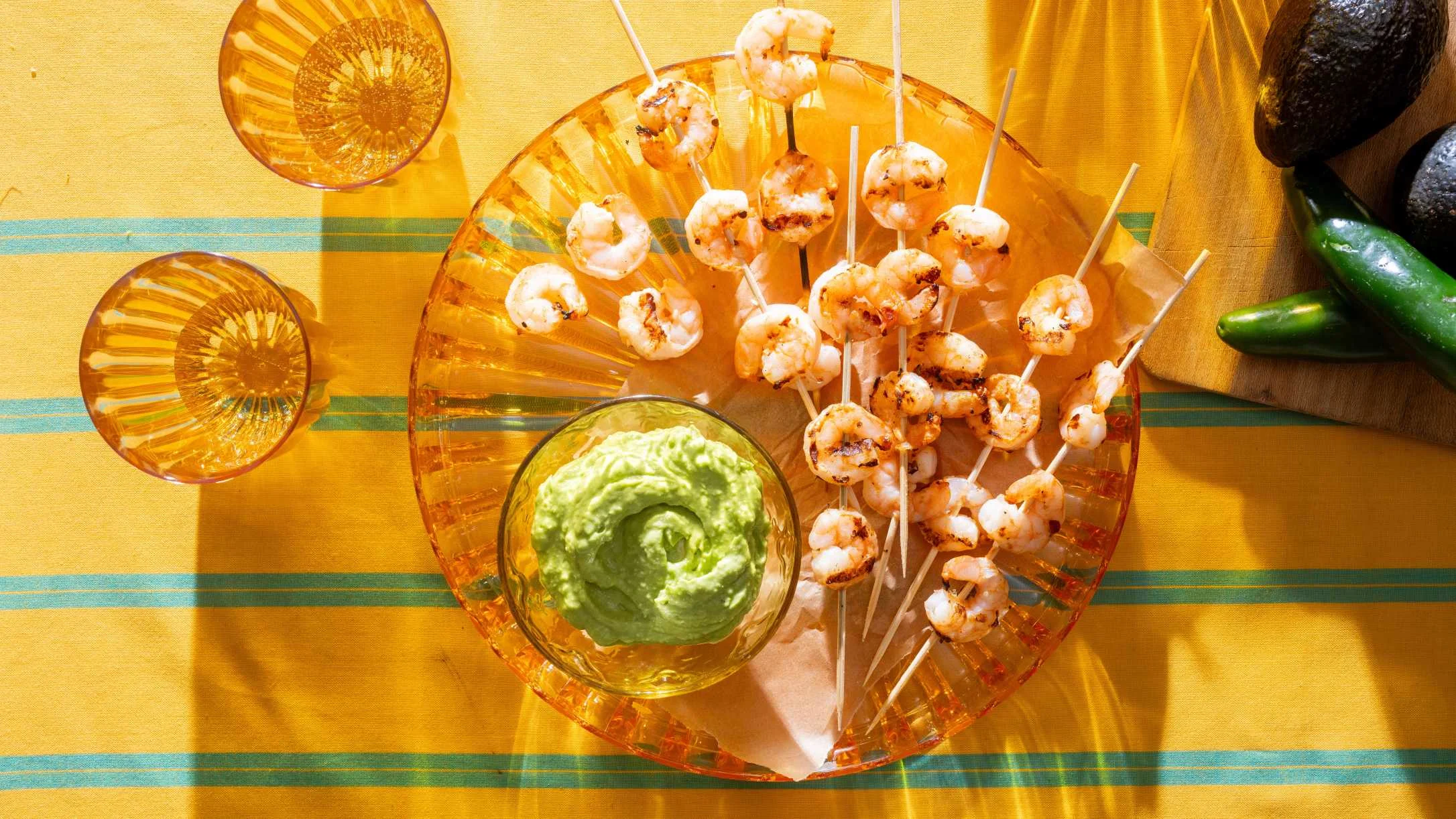 garlic-shrimp-with-avocado-dip