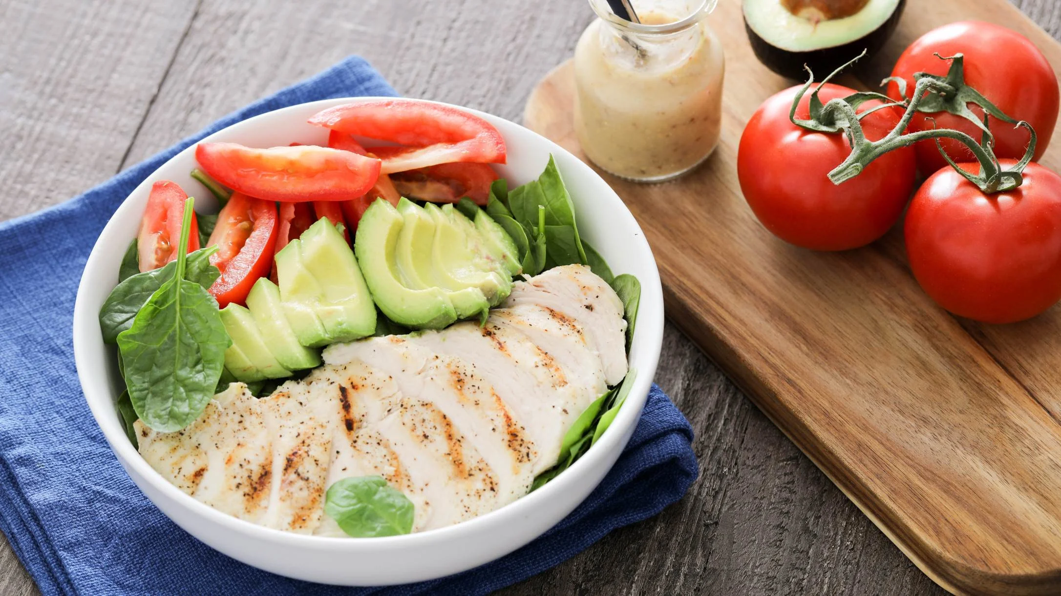 grilled-chicken-over-baby-spinach-tomato-and-avocado-salad