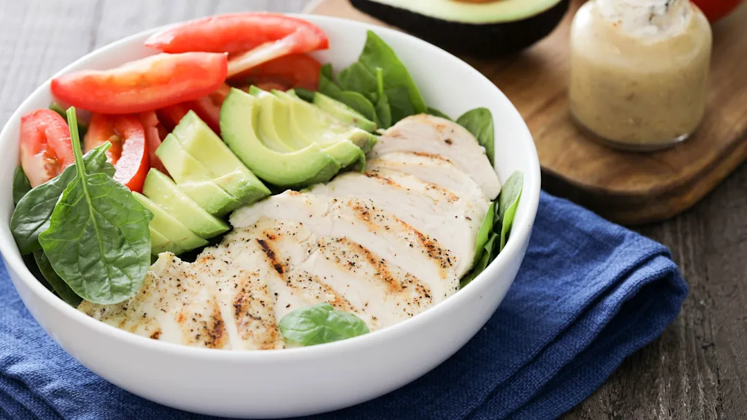 grilled-chicken-over-baby-spinach-tomato-and-avocado-salad