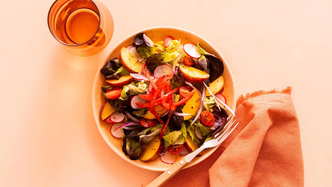 red-lettuce-salad-with-peaches
